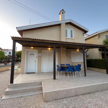 Leo Boutique Beachfront Holiday home *